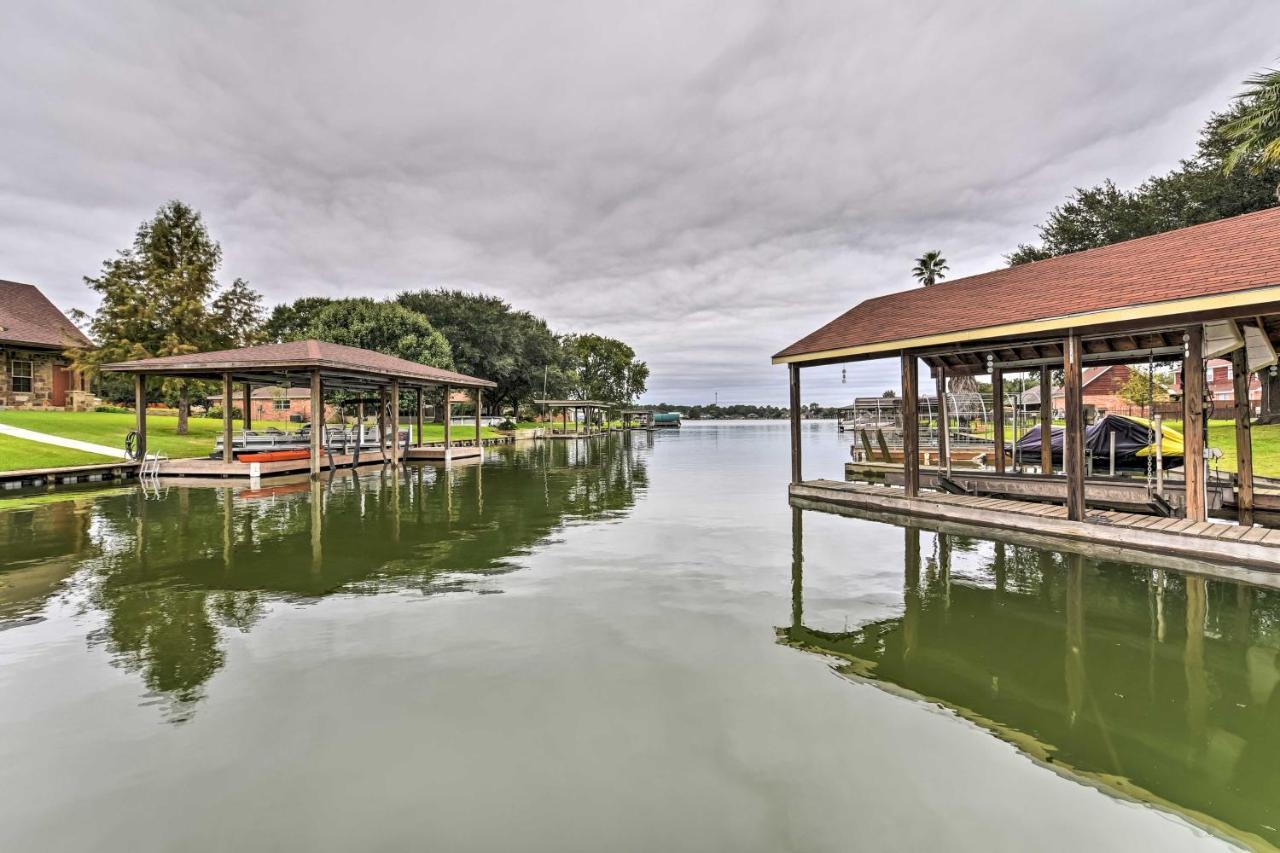 Quiet Lake Conroe Townhome With 2 Boat Slips! Willis Eksteriør billede